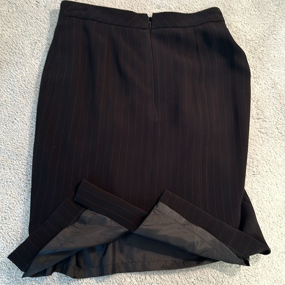 GARFIELD & MARKS Black and red pinstripe Suit  size 4 - Picture 15 of 16